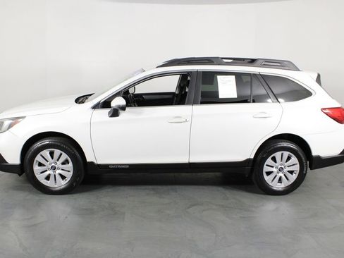 Used 2018 Subaru Outback 2.5i Premium image 10