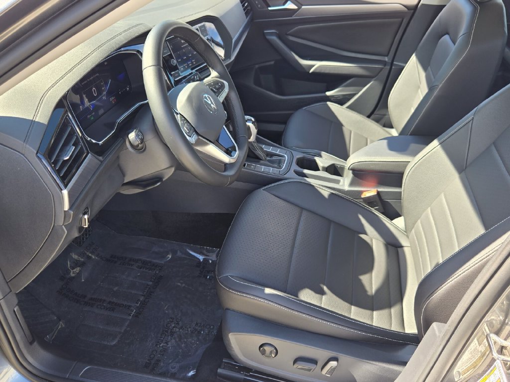 Certified 2023 Volkswagen Jetta SE w/ Panoramic Sunroof Package FWD image 10