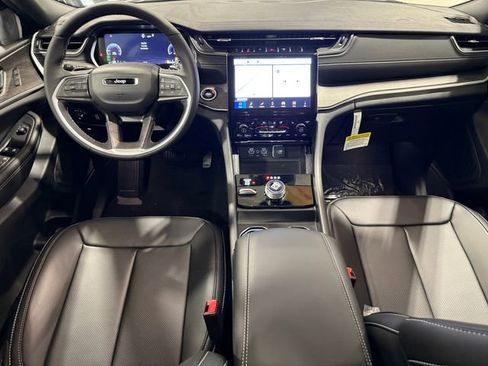 New 2025 Jeep Grand Cherokee Limited image 16
