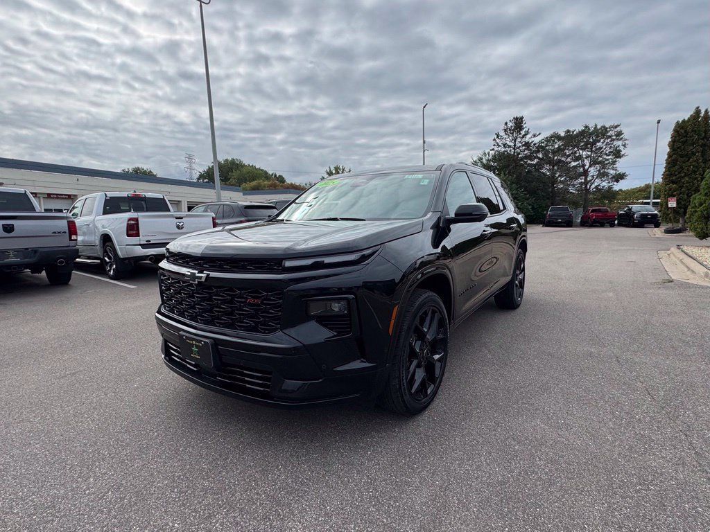 Used 2025 Chevrolet Traverse RS AWD/4WD image 2