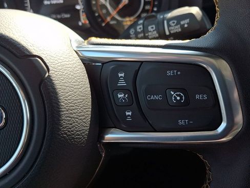 Used 2025 Jeep Wrangler Unlimited Sahara w/ Safety Group AWD/4WD image 23