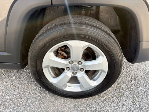 Used 2018 Jeep Compass Latitude w/ Popular Equipment Group AWD/4WD image 21