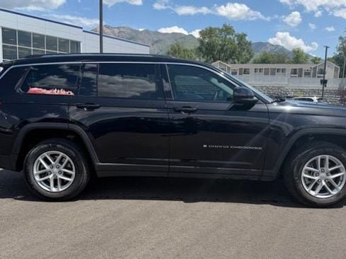 Used 2024 Jeep Grand Cherokee L Laredo RWD image 2