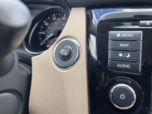 Used 2019 Nissan Rogue SV w/ Premium Package AWD/4WD image 16