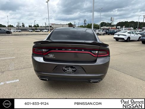Used 2021 Dodge Charger SXT w/ Leather Interior Group RWD image 6