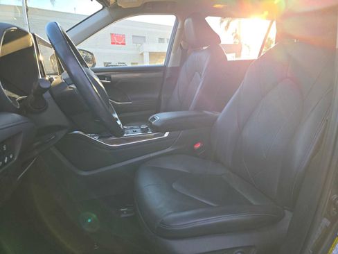 Certified 2021 Toyota Highlander Platinum image 23