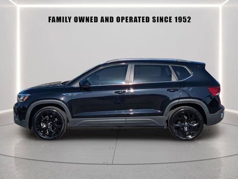 Used 2023 Volkswagen Taos SE w/ Black Wheel Package FWD image 3