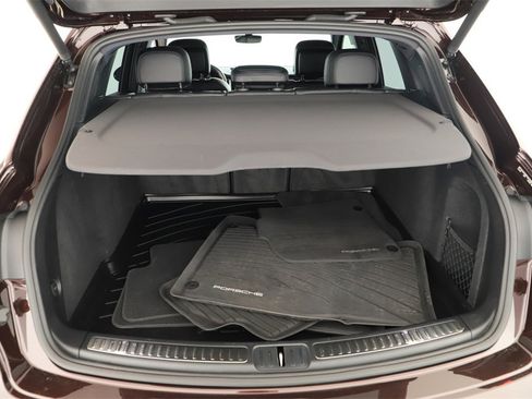 Used 2023 Porsche Macan Turbo image 28