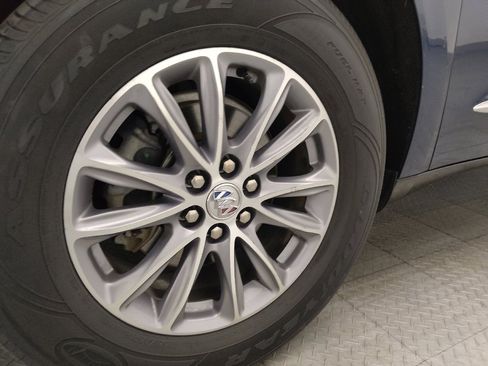 Used 2023 Buick Enclave Essence FWD image 31