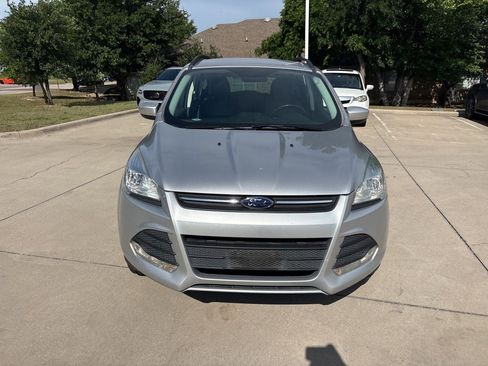 Used 2016 Ford Escape SE w/ SE Leather Comfort Package FWD image 2