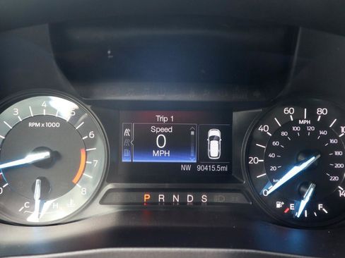 Used 2017 Ford Explorer XLT image 61