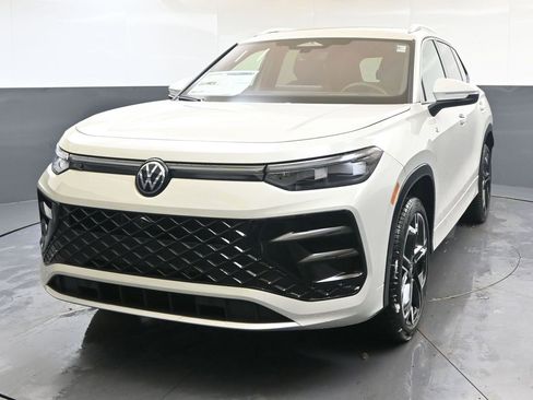 New 2026 Volkswagen Tiguan SEL R-Line image 1