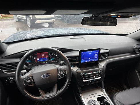 Used 2020 Ford Explorer XLT w/ Equipment Group 202A AWD/4WD image 11