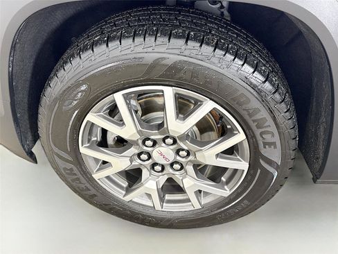 Used 2020 GMC Acadia SLE w/ Driver Convenience Package image 32