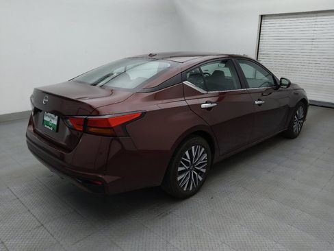 Used 2025 Nissan Altima 2.5 SV FWD image 9