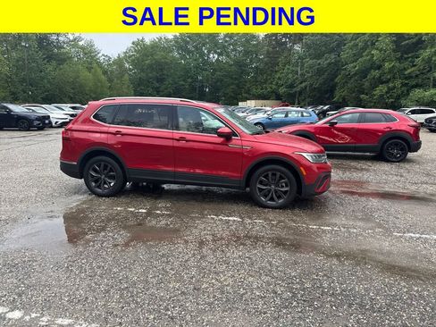 Used 2023 Volkswagen Tiguan SE AWD/4WD image 3