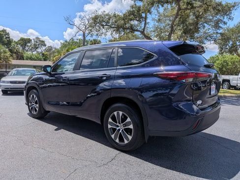 Used 2025 Toyota Highlander XLE AWD/4WD image 6