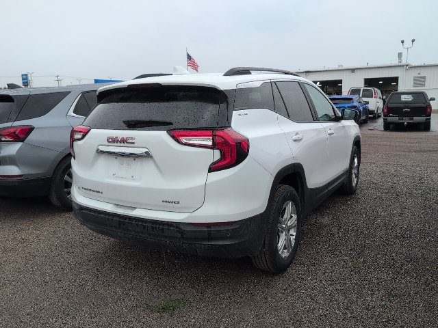 Used 2022 GMC Terrain SLE w/ Driver Convenience Package AWD/4WD image 4