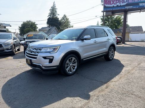 Used 2018 Ford Explorer Limited AWD/4WD image 2