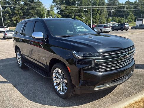 Used 2021 Chevrolet Tahoe Premier w/ Premium Package AWD/4WD image 7