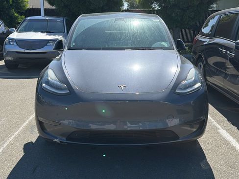 Used 2022 Tesla Model Y Long Range AWD/4WD image 3