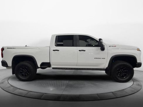 Used 2024 Chevrolet Silverado 2500 ZR2 w/ ZR2 Bison Edition AWD/4WD image 2