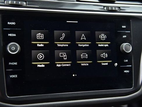 Used 2022 Volkswagen Tiguan SEL R-Line AWD/4WD image 14