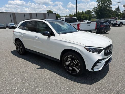 Used 2025 Mercedes-Benz GLC 300 4MATIC image 10
