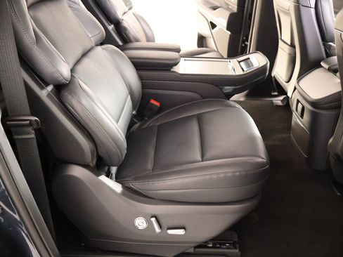 New 2026 Lincoln Navigator L Reserve AWD/4WD image 16