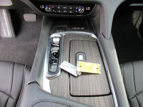 Used 2024 Buick Enclave Avenir w/ Avenir Technology Package image 20