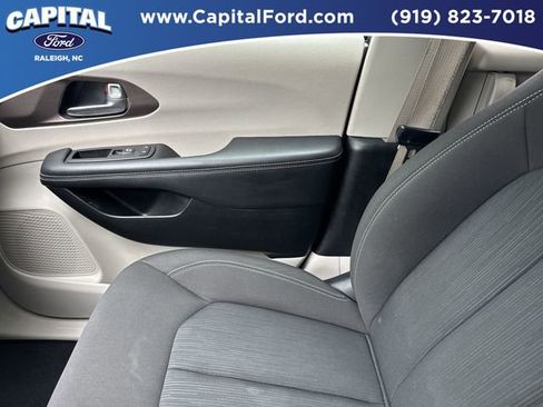 Used 2023 Chrysler Voyager LX FWD image 28