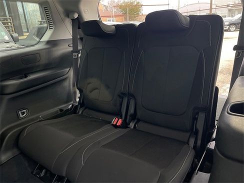 Used 2023 Jeep Grand Cherokee L Laredo image 22