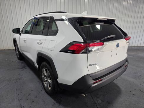 Used 2022 Toyota RAV4 LE AWD/4WD image 3