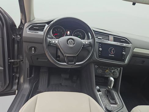 Used 2018 Volkswagen Tiguan SE w/ Panoramic Sunroof Package image 29