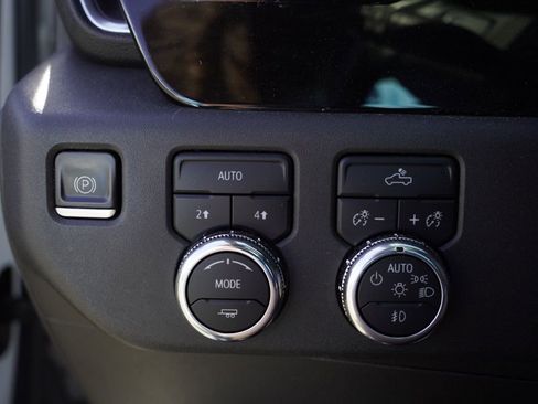 Used 2023 GMC Sierra 1500 Elevation image 13