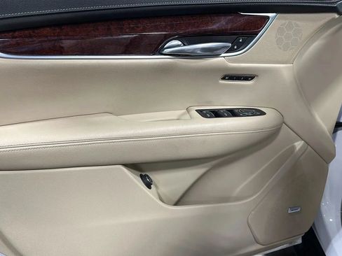 Used 2017 Cadillac XT5 Luxury w/ Driver Awareness Package AWD/4WD image 10