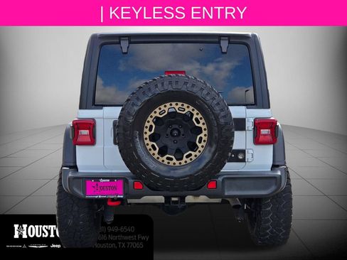 Used 2022 Jeep Wrangler Unlimited Rubicon w/ LED Lighting Group AWD/4WD image 5