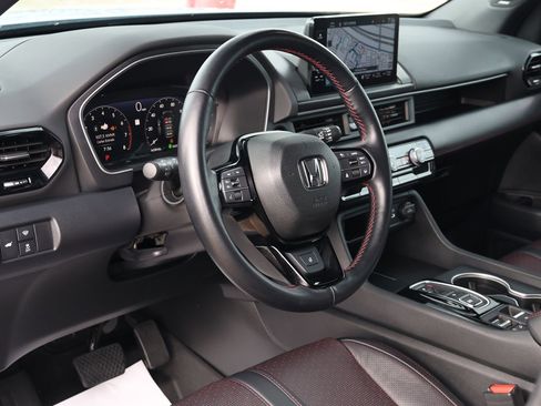 Used 2025 Honda Pilot Black Edition image 15