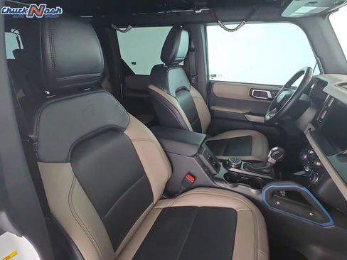 Used 2023 Ford Bronco Wildtrak AWD/4WD image 32