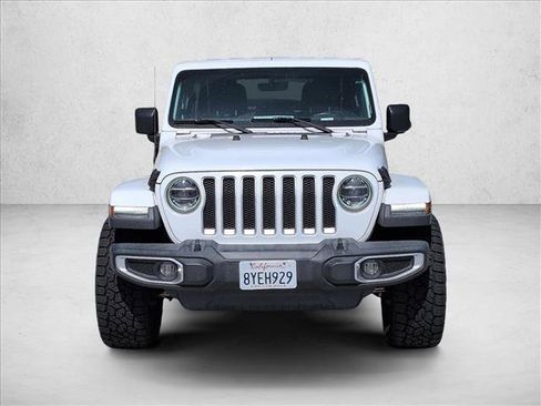 Used 2018 Jeep Wrangler Unlimited Sahara AWD/4WD image 2