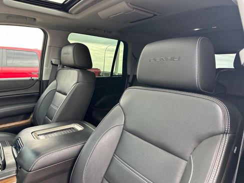 Used 2019 GMC Yukon Denali w/ Denali Ultimate Black Edition AWD/4WD image 14
