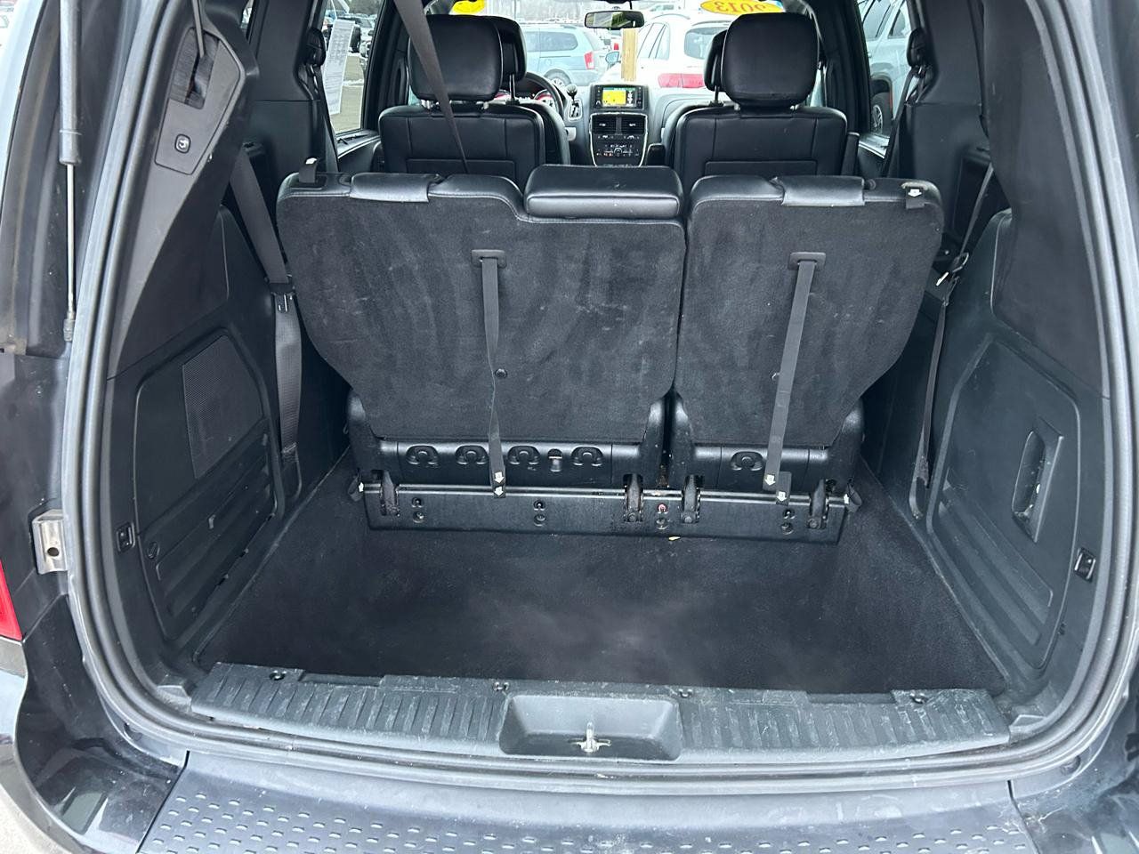 Used 2013 Dodge Grand Caravan R/T w/ Driver Convenience Group FWD image 16