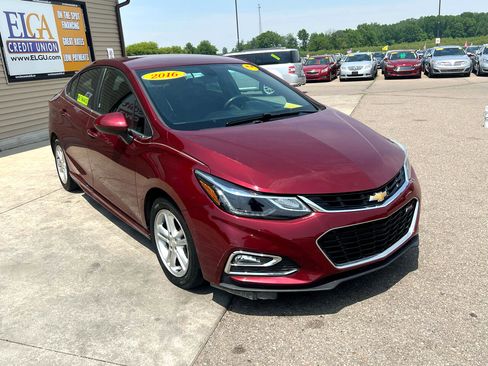 Used 2016 Chevrolet Cruze LT w/ Convenience Package image 3