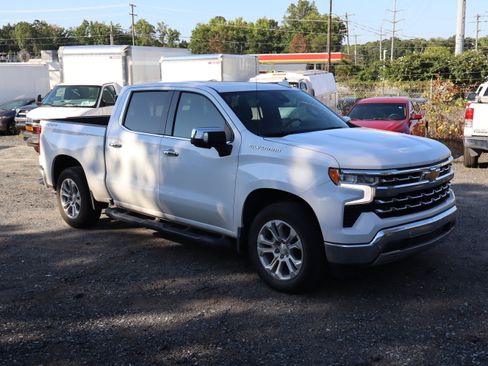 Used 2024 Chevrolet Silverado 1500 LTZ w/ Technology Package AWD/4WD image 13