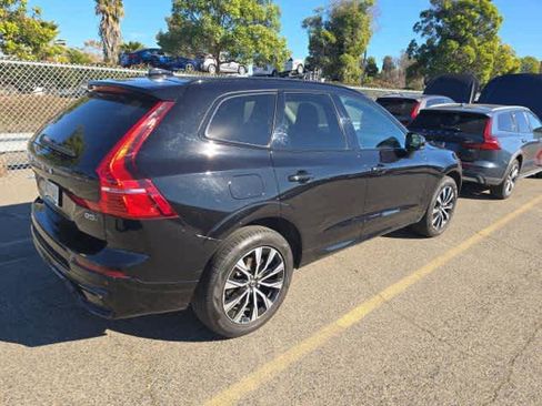 Used 2025 Volvo XC60 B5 Core image 4