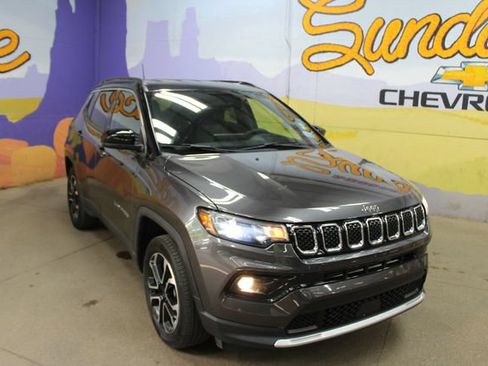 Used 2023 Jeep Compass Limited AWD/4WD image 2