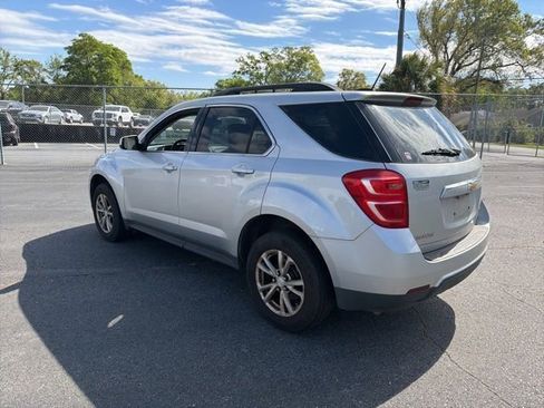 Used 2017 Chevrolet Equinox LT image 2