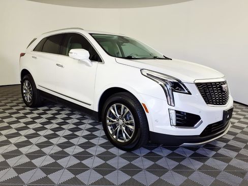 Used 2021 Cadillac XT5 Premium Luxury FWD image 3
