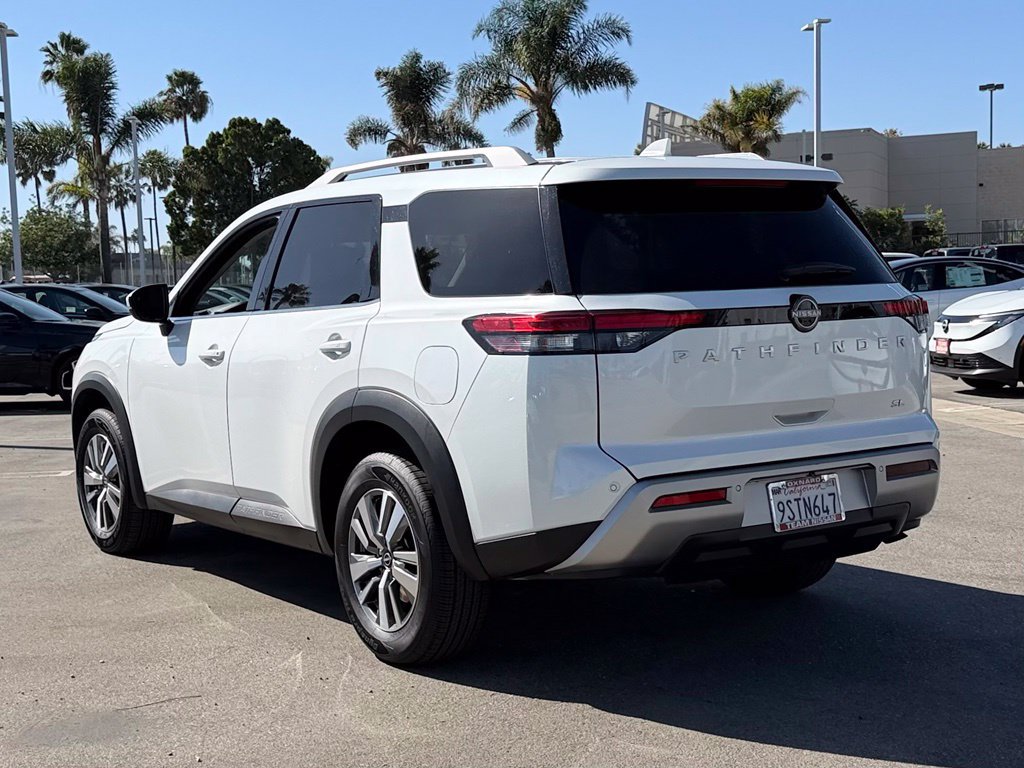 Certified 2025 Nissan Pathfinder SL FWD image 5