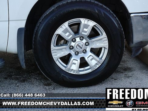 Used 2018 Nissan Titan SV w/ SV Convenience Package image 10